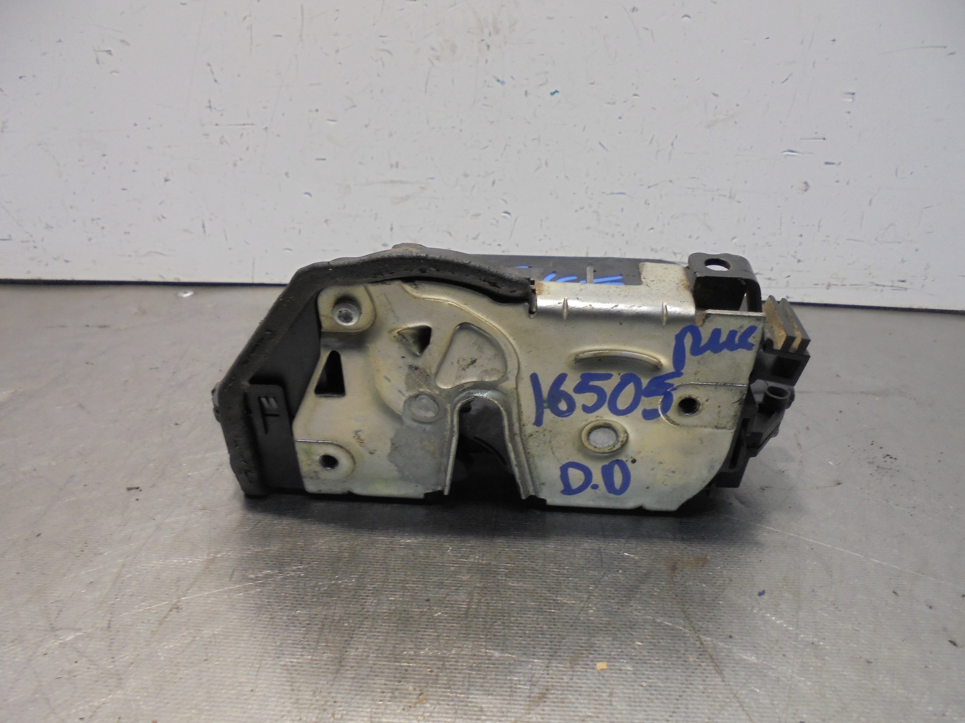 BMW 3 Series E90/E91/E92/E93 (2004-2013) Front Right Door Lock 7059974 23329453