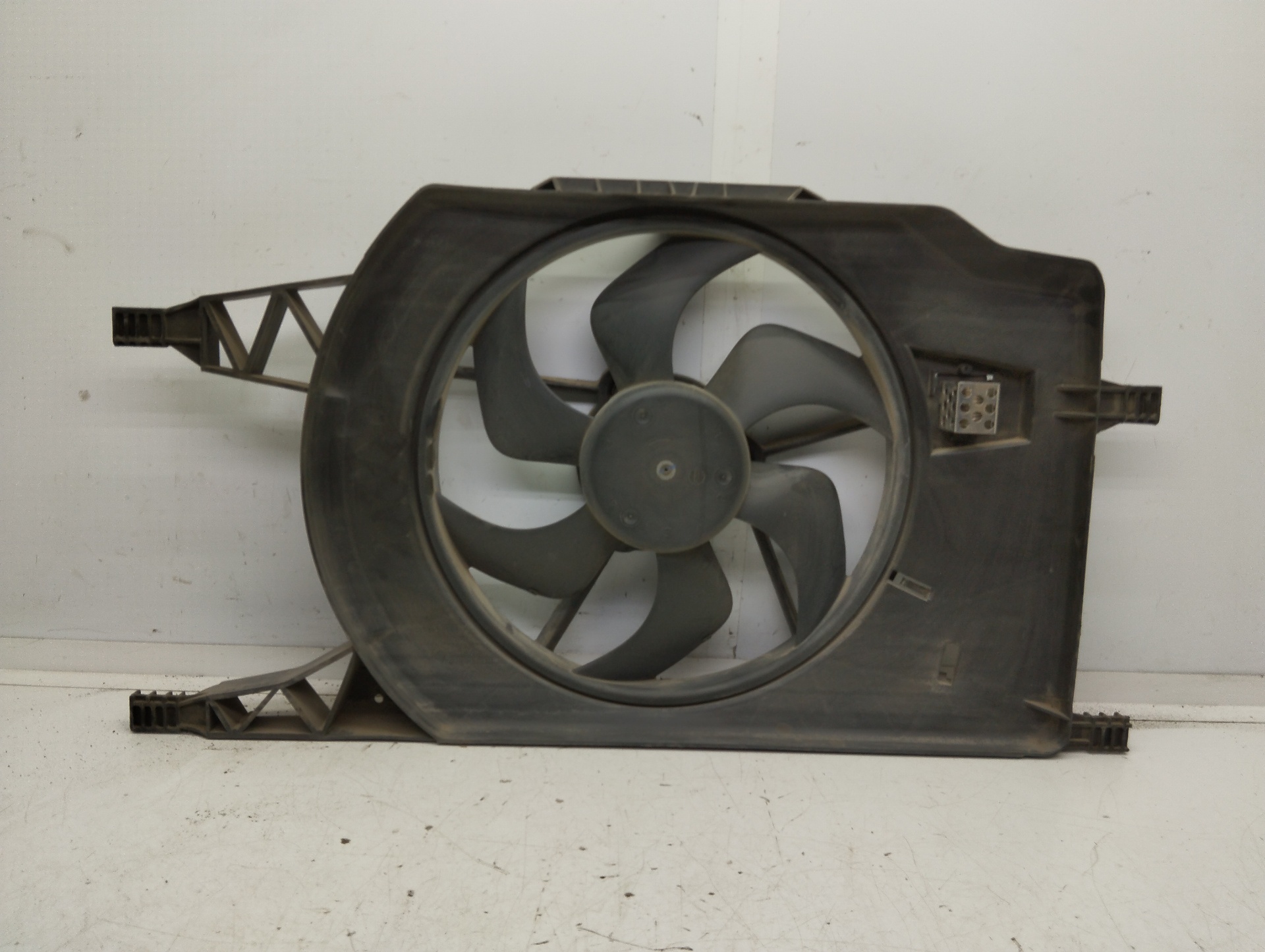 RENAULT Laguna 2 generation (2001-2007) Diffuser Fan 8200025635 25897664