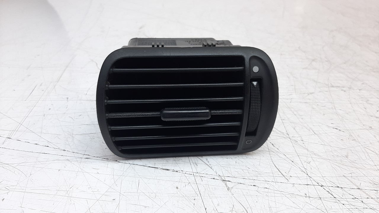 SEAT Toledo 2 generation (1999-2006) Cabin Air Intake Grille 8L0820901 27226966