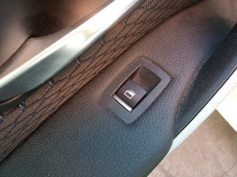 BMW 4 Series F32/F33/F36 (2013-2020) Galinių dešinių durų langų pakėlimo mygtukas 61319241648 20608367