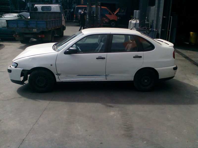 TOYOTA Ibiza 2 generation (1993-2002) Фонарь задний левый 6K0821021D 18706897