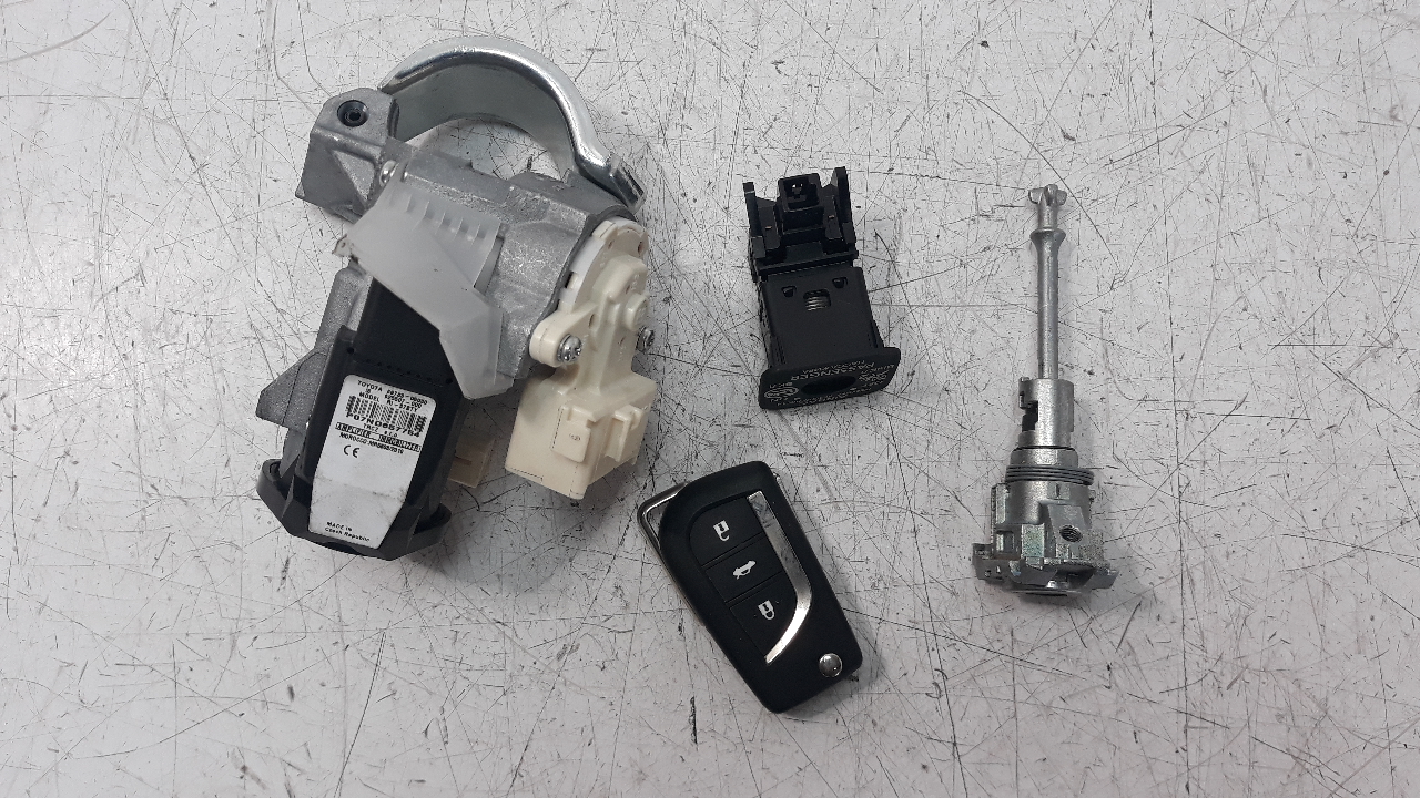 TOYOTA Avensis T27 Ignition Lock 8978305030 21336743