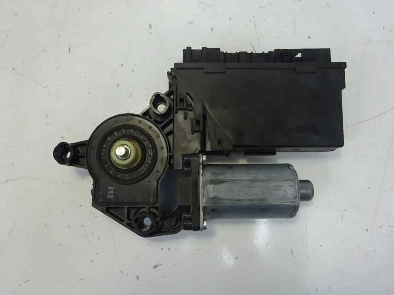 AUDI A4 B6/8E (2000-2005) Aizmugurējo labo durvju loga vadības motorīts 8E0959802A 18495605