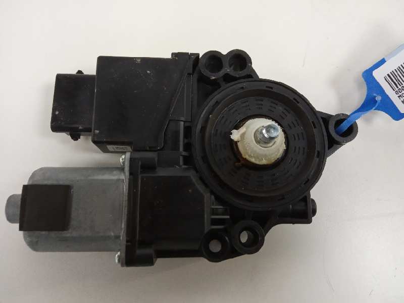 KIA Cee'd 2 generation (2012-2018) Front Right Door Window Control Motor 82460A2010 18556294