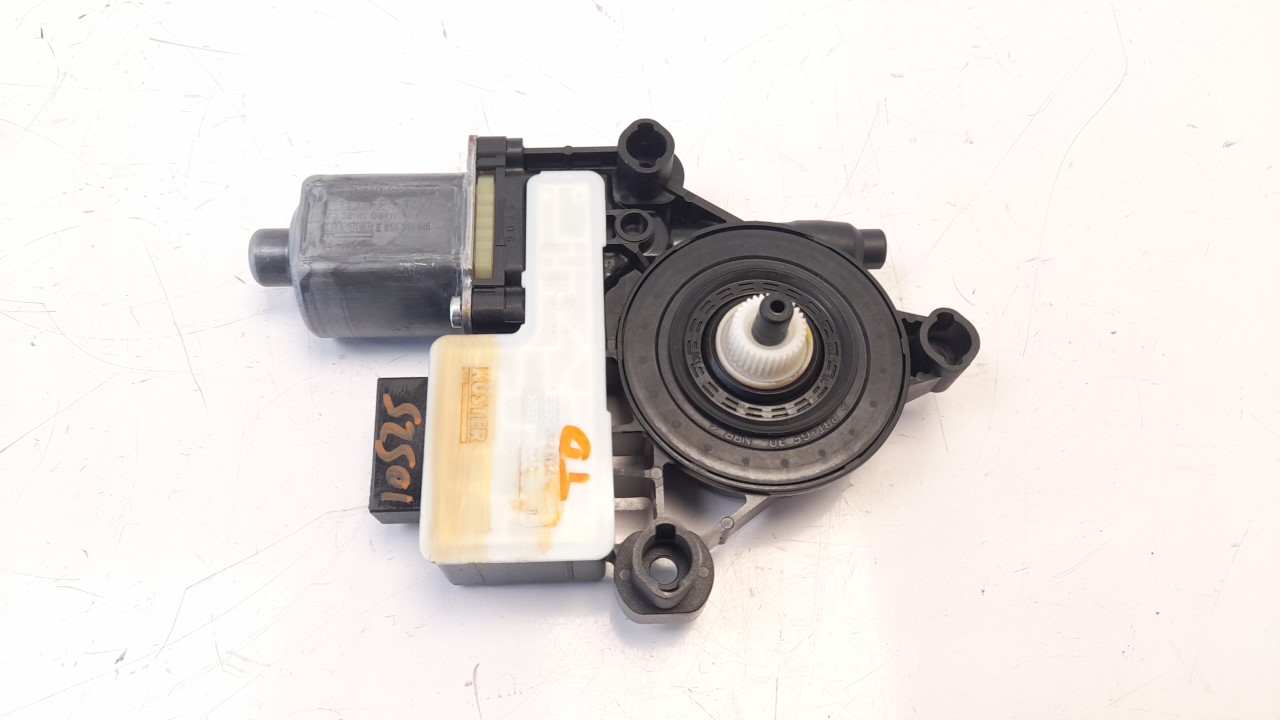 SEAT Leon 3 generation (2012-2020) Motor de control geam ușă  dreapta spate 5Q0959812A 18758122