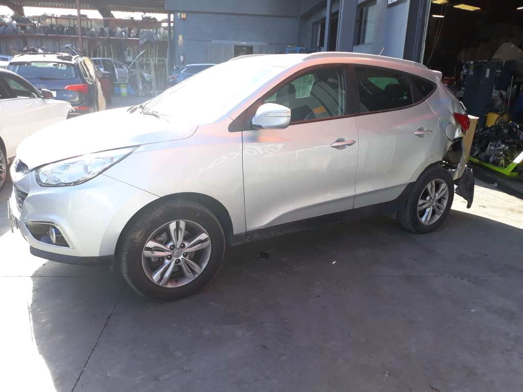 HYUNDAI Tucson 3 generation (2015-2021) Aizmugurējo kreiso durvju ārējais rokturis 826512Y010 18588456