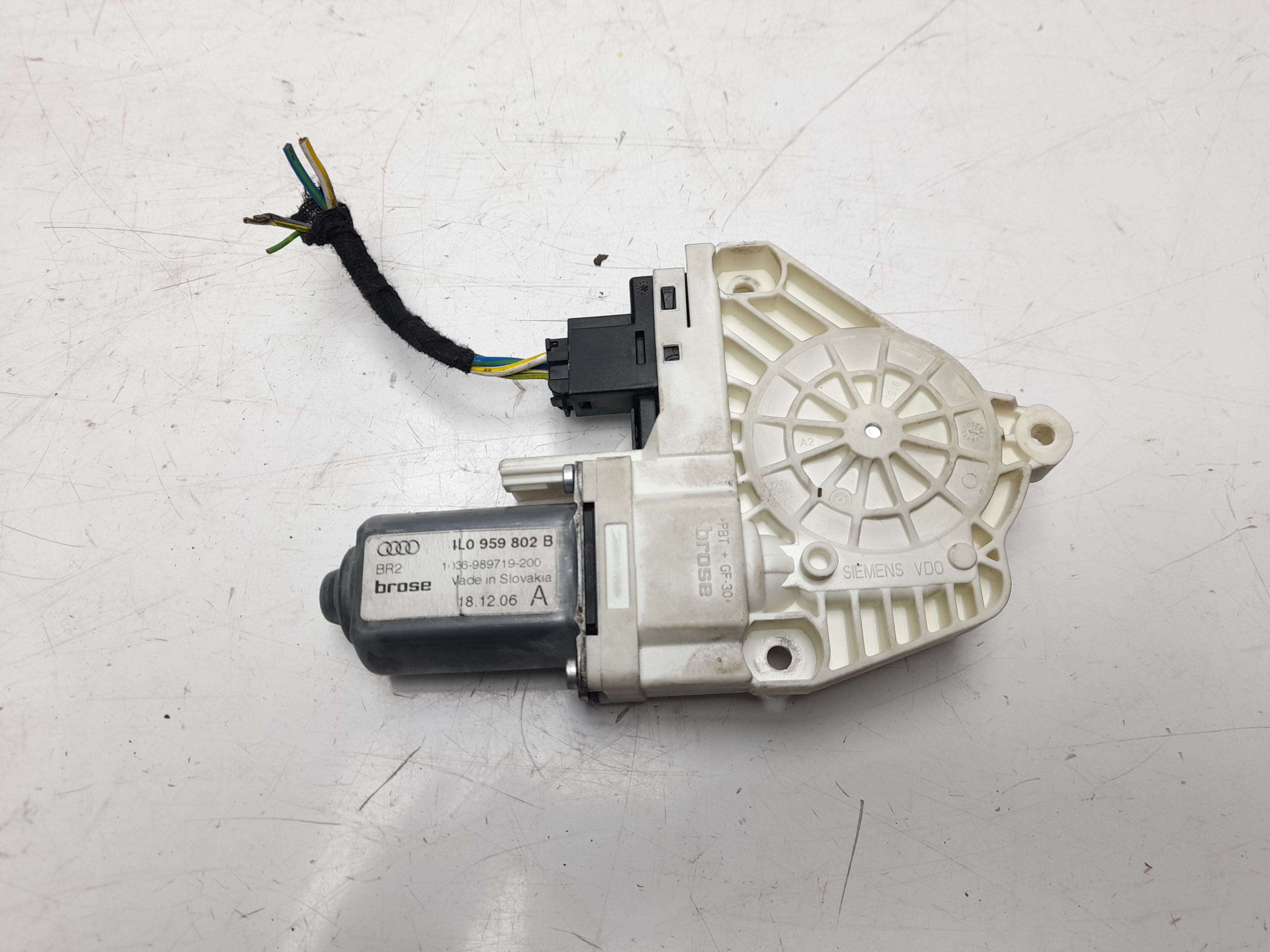 CHEVROLET Q7 4L (2005-2015) Front Right Door Window Control Motor 4L0959802B 18653652