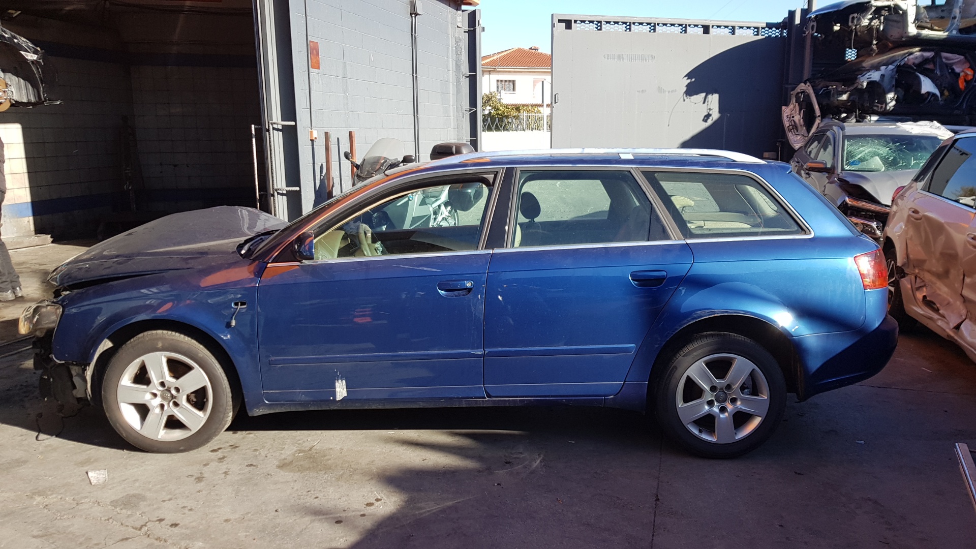 AUDI A4 B7/8E (2004-2008) Aizmugurējās kreisās durvis 8E0833051J 18777025