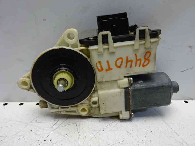 PEUGEOT C4 1 generation (2004-2011) Moteur de commande de vitre de porte arrière droite 0130822238 18494025