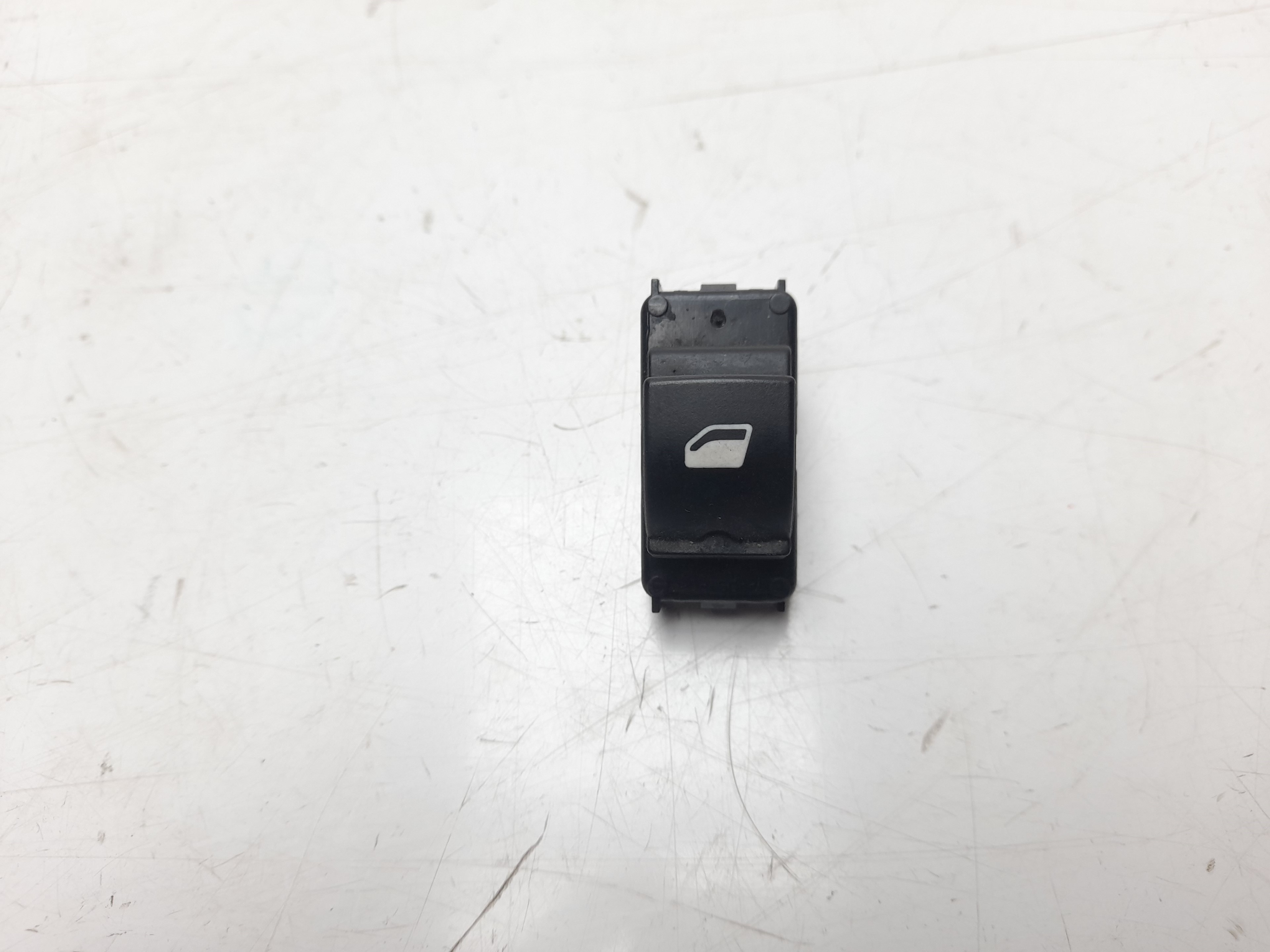 PEUGEOT 2008 1 generation (2013-2020) Front Right Door Window Switch 96751115ZD 24023774