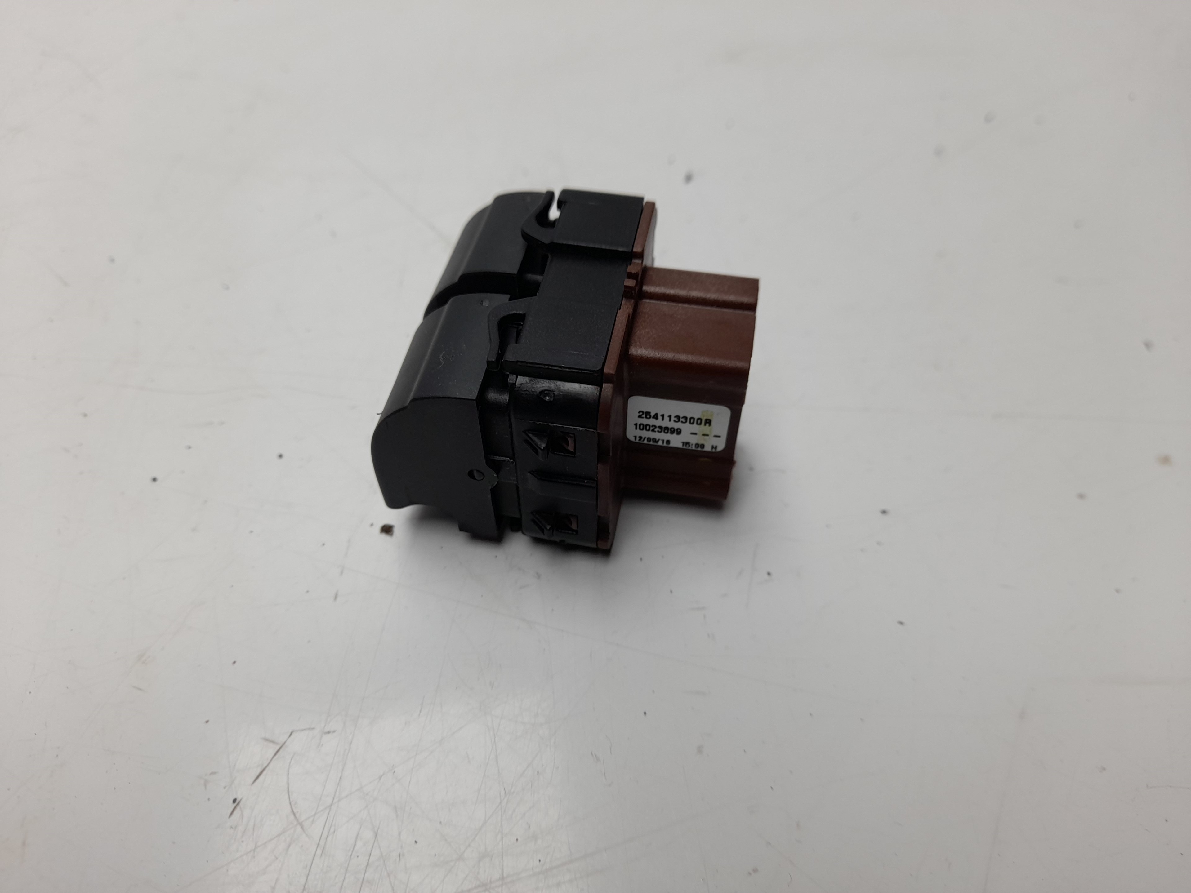 RENAULT Clio 3 generation (2005-2012) Front Left Door Window Switch 254113300R 18737521