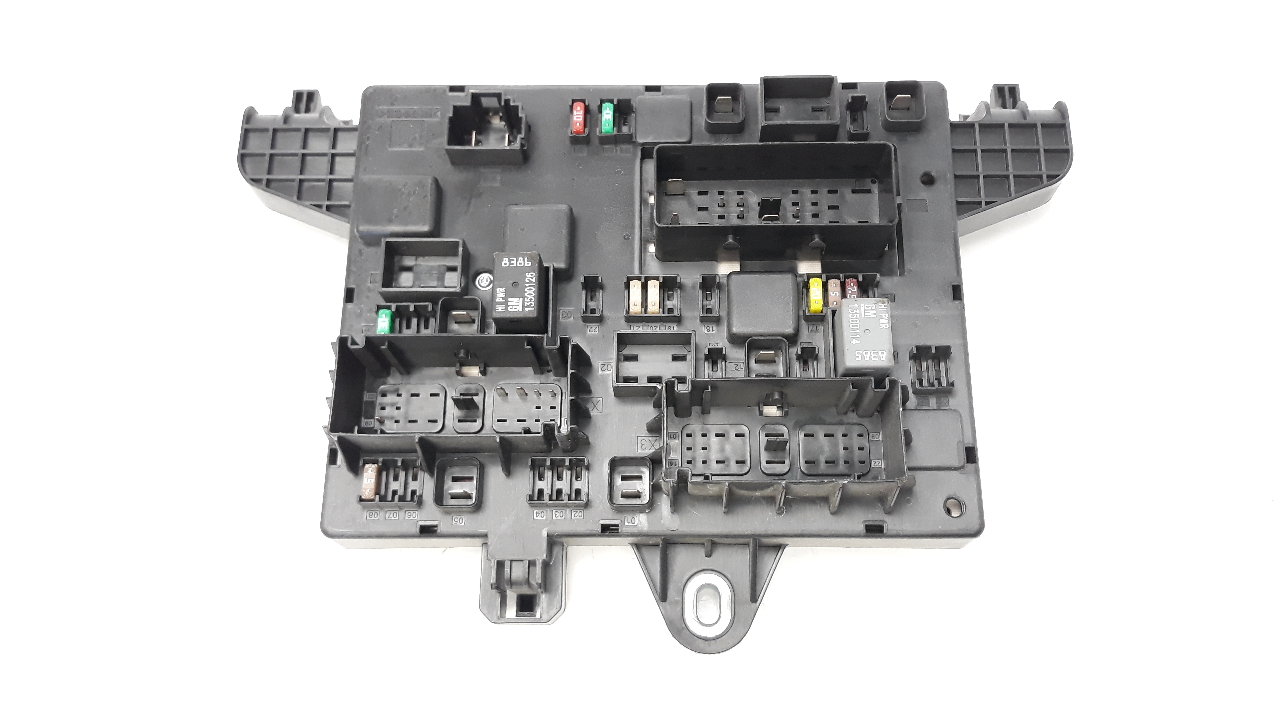 OPEL Astra J (2009-2020) Fuse Box 13302300 18716190