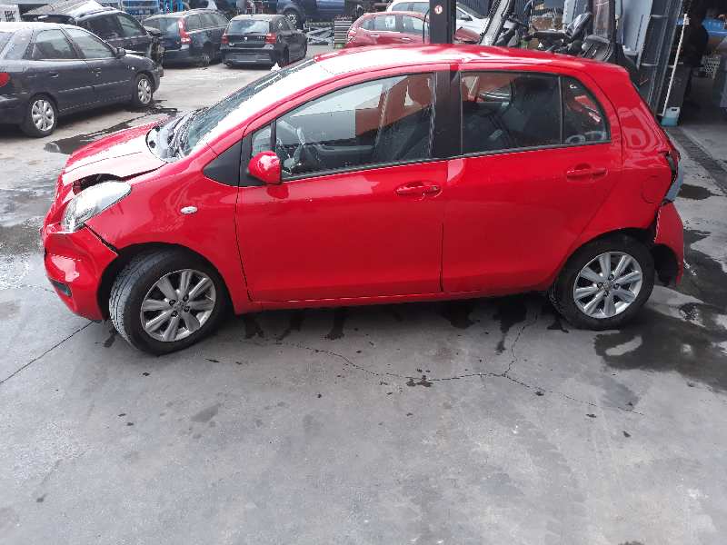 TOYOTA Yaris 2 generation (2005-2012) Priekšējais motora pārsegs 18548393