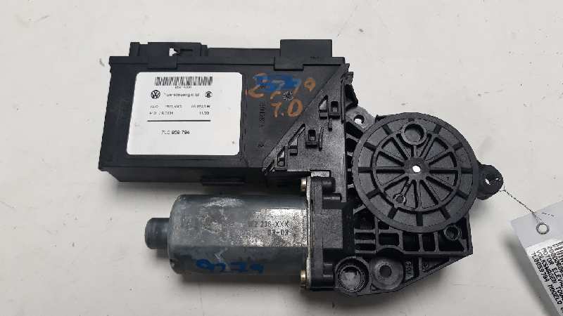 VOLKSWAGEN Touareg 1 generation (2002-2010) Motor de control geam ușă  dreapta spate 7L0959794 18610427