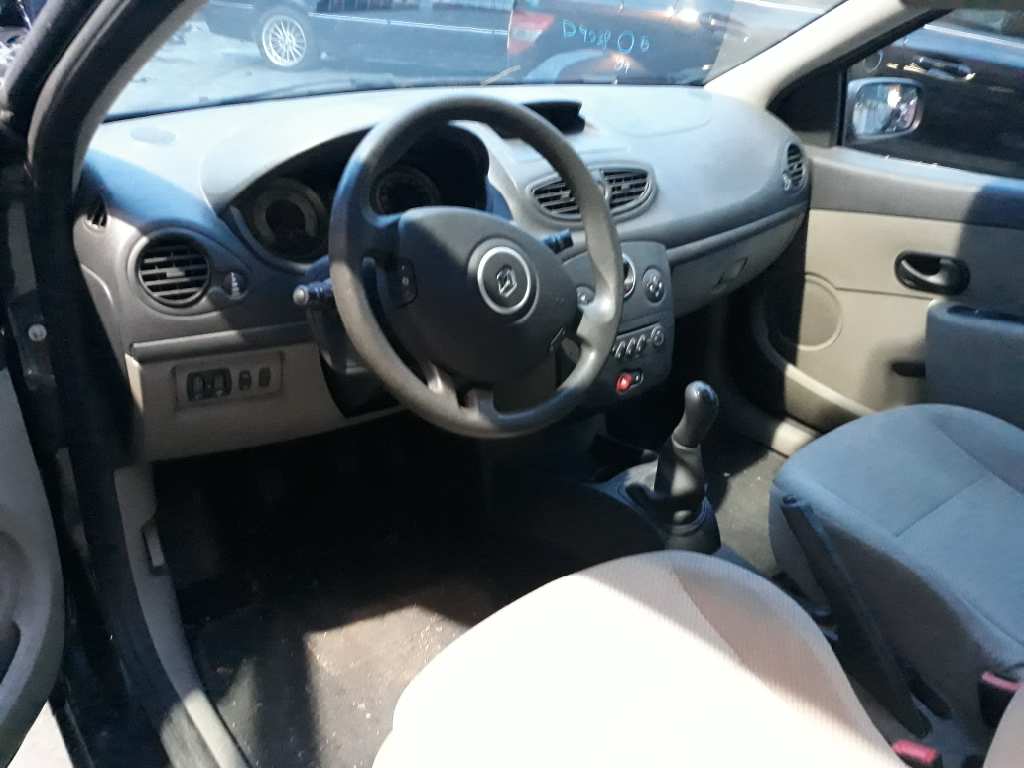 RENAULT Clio 2 generation (1998-2013) Front Left Wheel Hub 8200345944 18600555