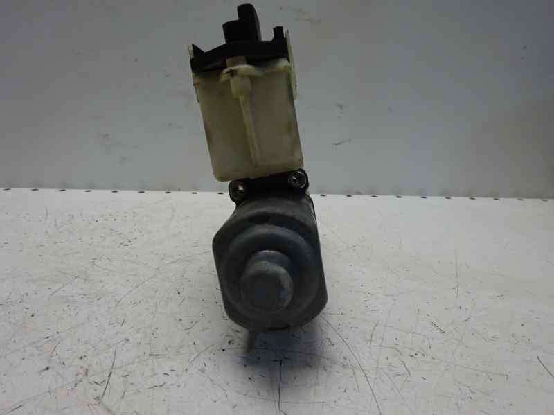 PEUGEOT C4 1 generation (2004-2011) Moteur de commande de vitre de porte arrière droite 0130822238 18494025