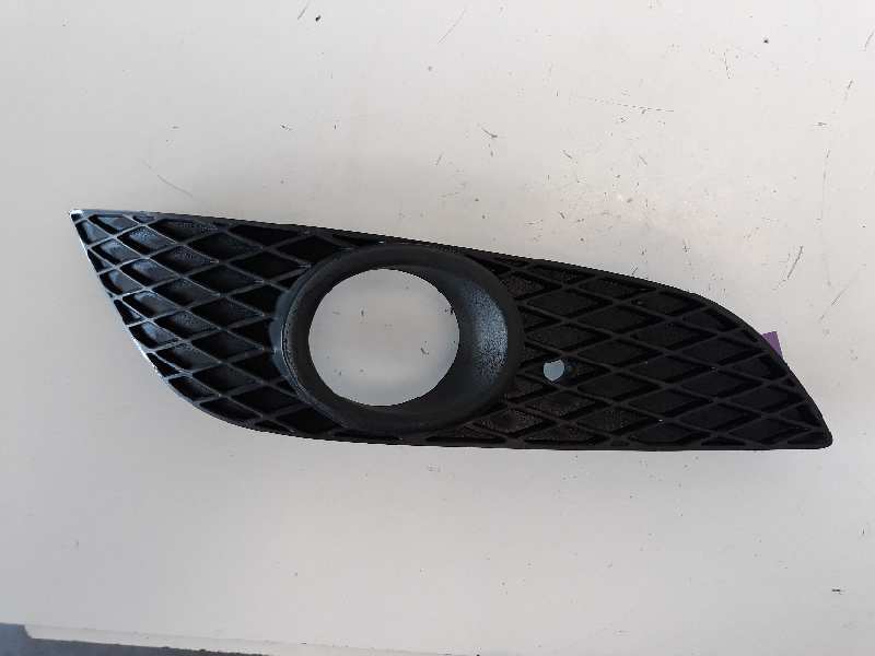 OPEL Astra J (2009-2020) Grilă dreapta față 13225765 18572303