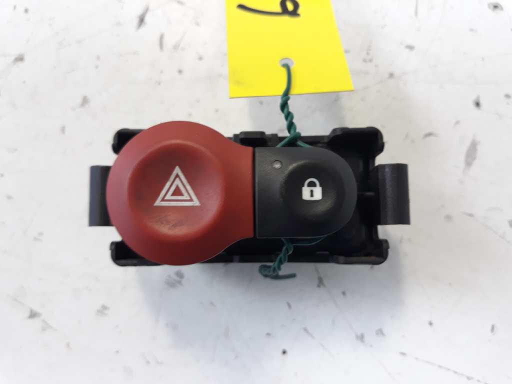 RENAULT Clio 2 generation (1998-2013) Hazard button 8200214896A 18527191