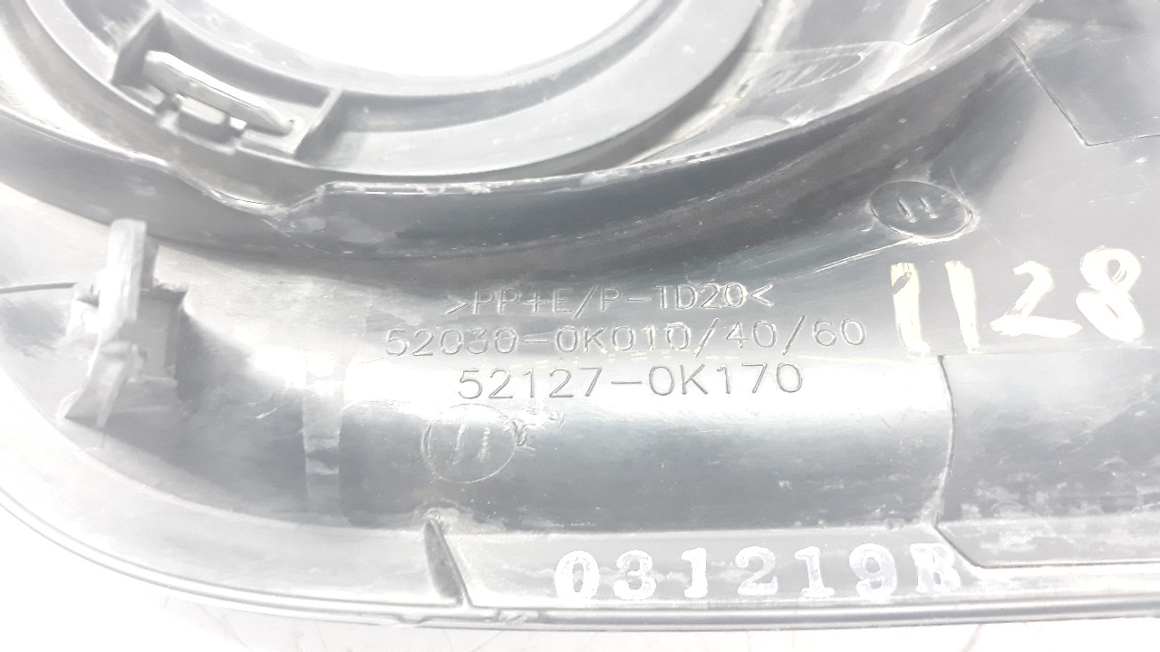 TOYOTA Hilux 7 generation (2005-2015) Правая решетка переднего бампера 520300K010 24061381