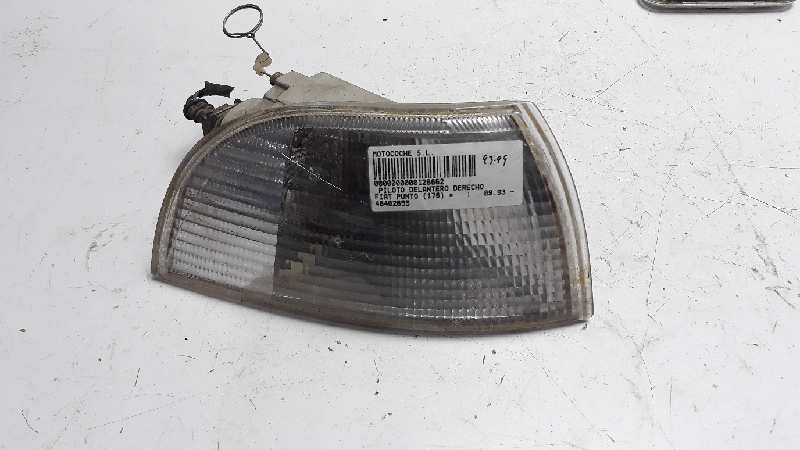 FIAT Punto 1 generation (1993-1999) Front Right Fender Turn Signal 46402655 18419759