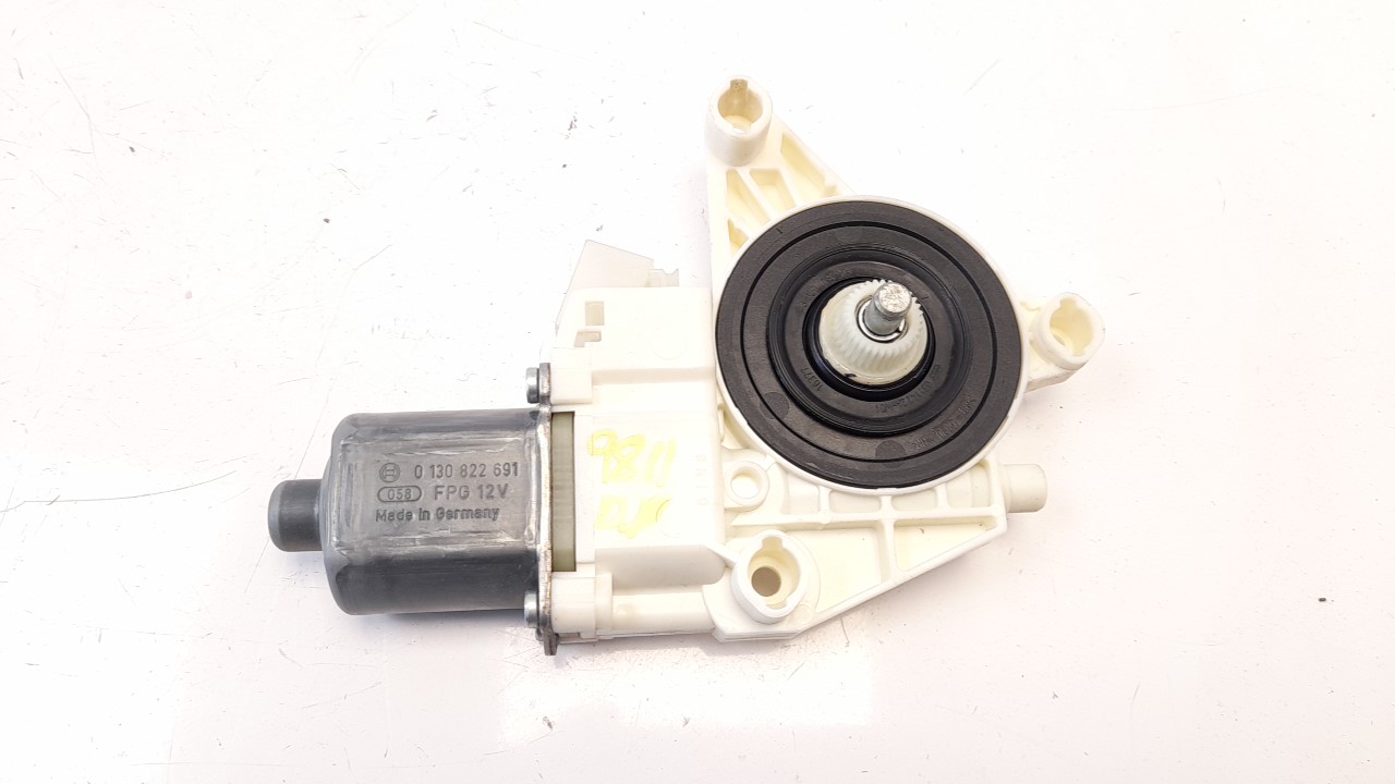 MERCEDES-BENZ A-Class W176 (2012-2018) Front Right Door Window Control Motor 2469065200 18644327