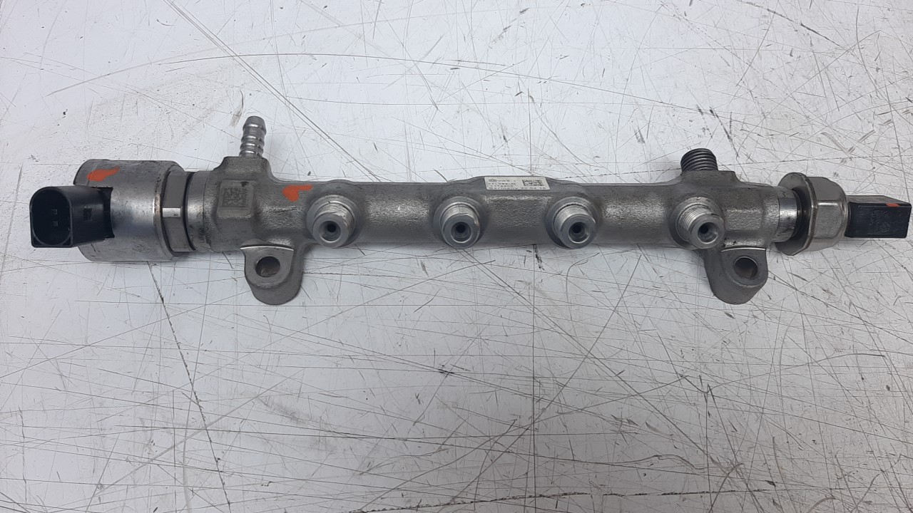 AUDI Q3 8U (2011-2020) Fuel Rail 04L089G 22834942