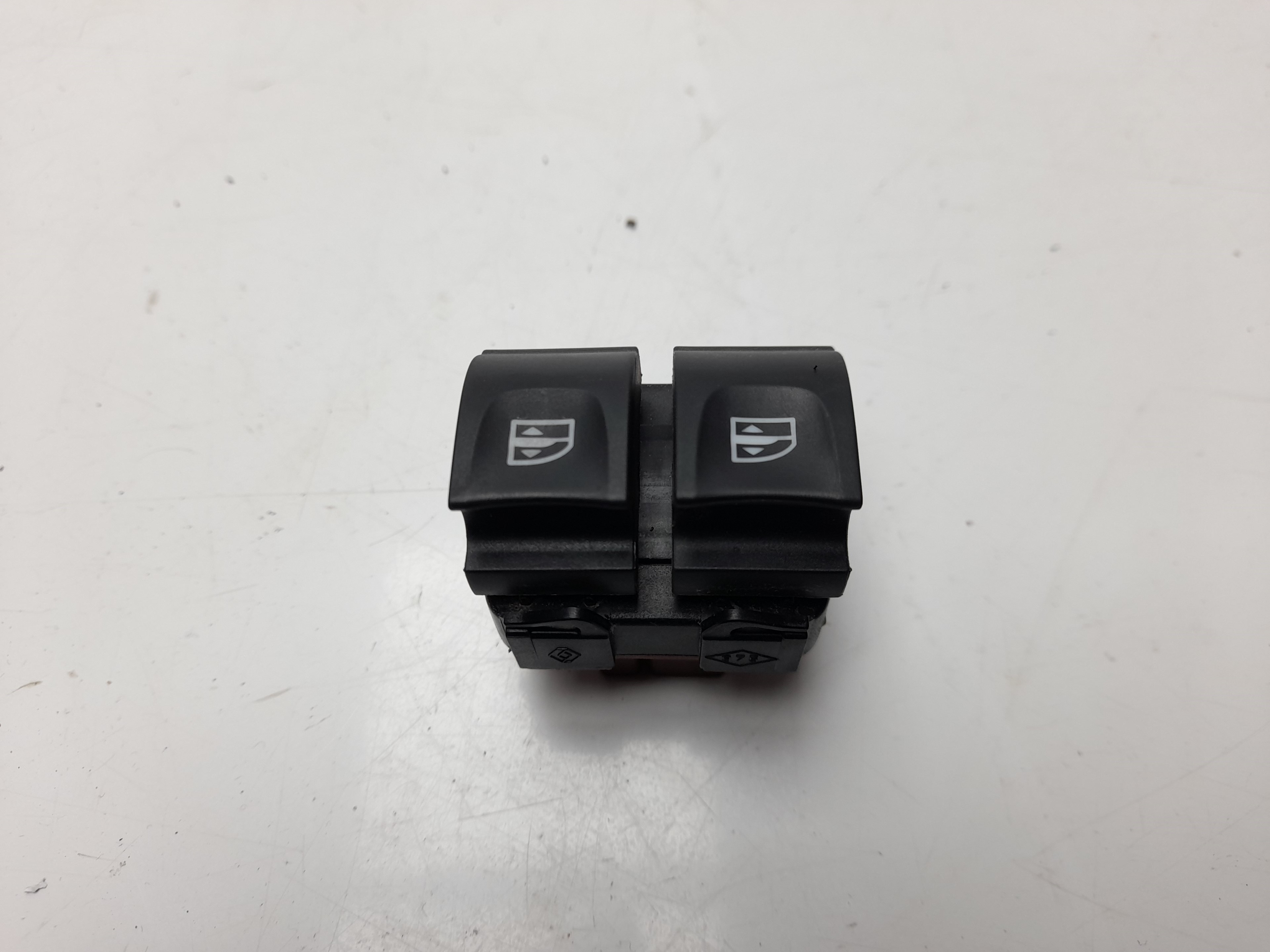 RENAULT Clio 3 generation (2005-2012) Front Left Door Window Switch 254113300R 18737521