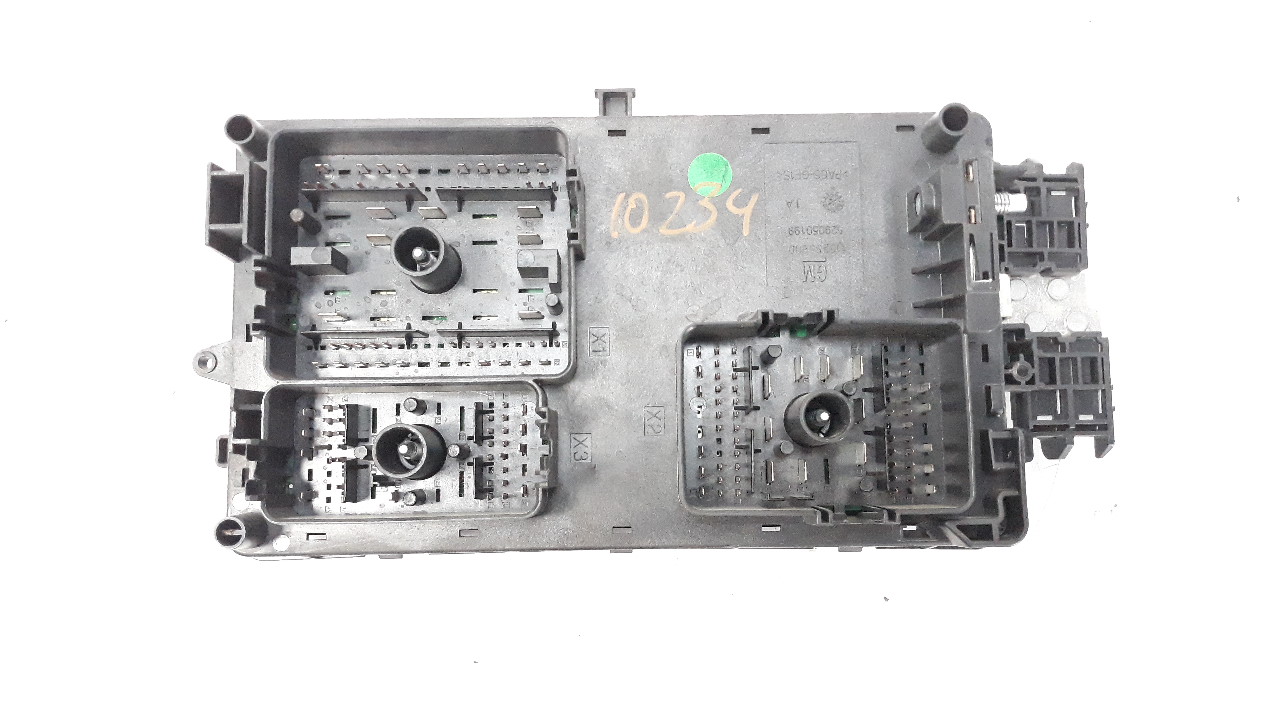 OPEL Insignia A (2008-2016) Fuse Box 13255300 18701879