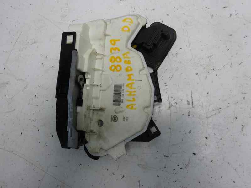 SEAT Alhambra 2 generation (2010-2021) Front Right Door Lock 5K1837016E 18502299