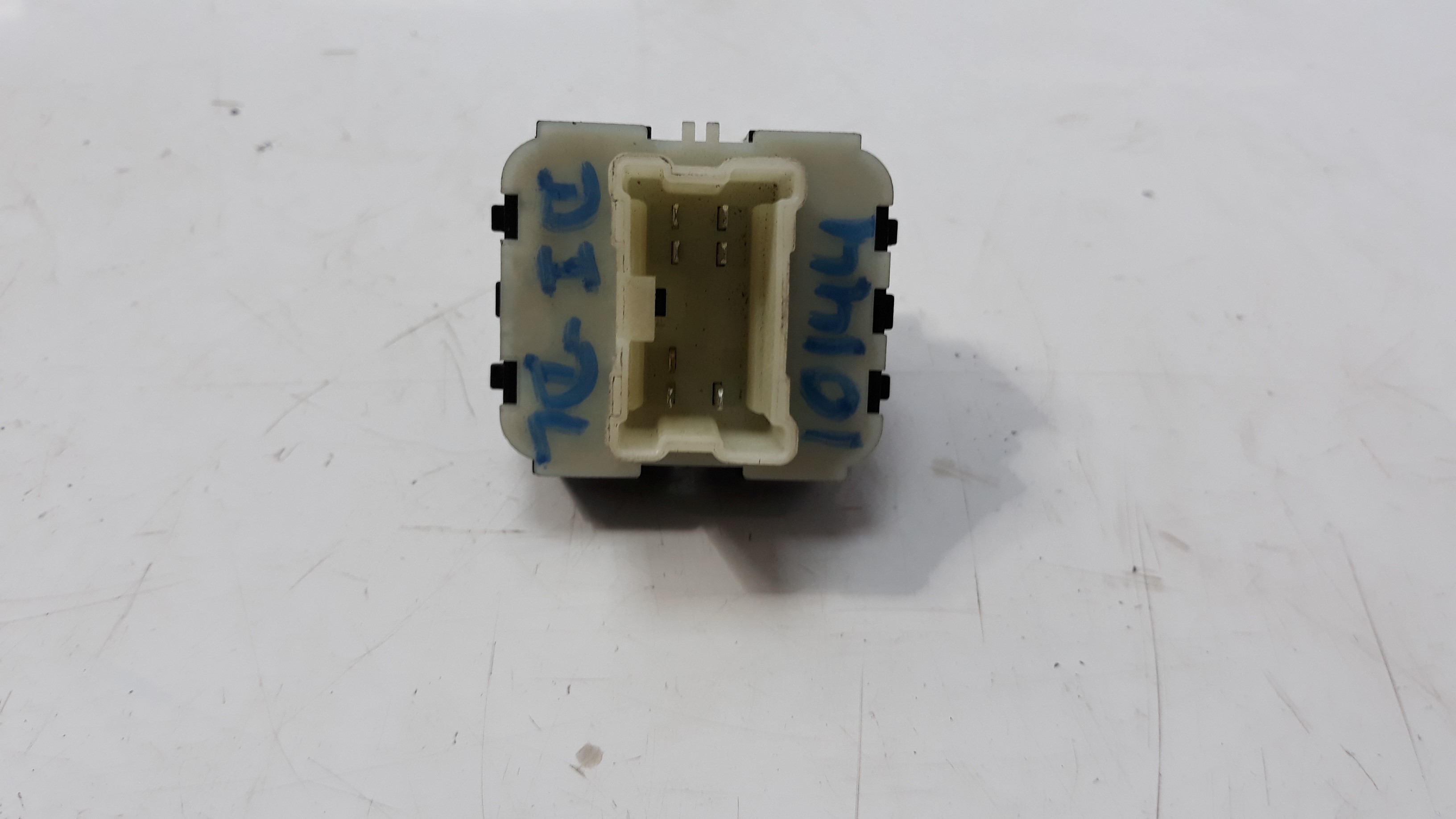 RENAULT Clio 3 generation (2005-2012) Front Left Door Window Switch 254118722R 18728678