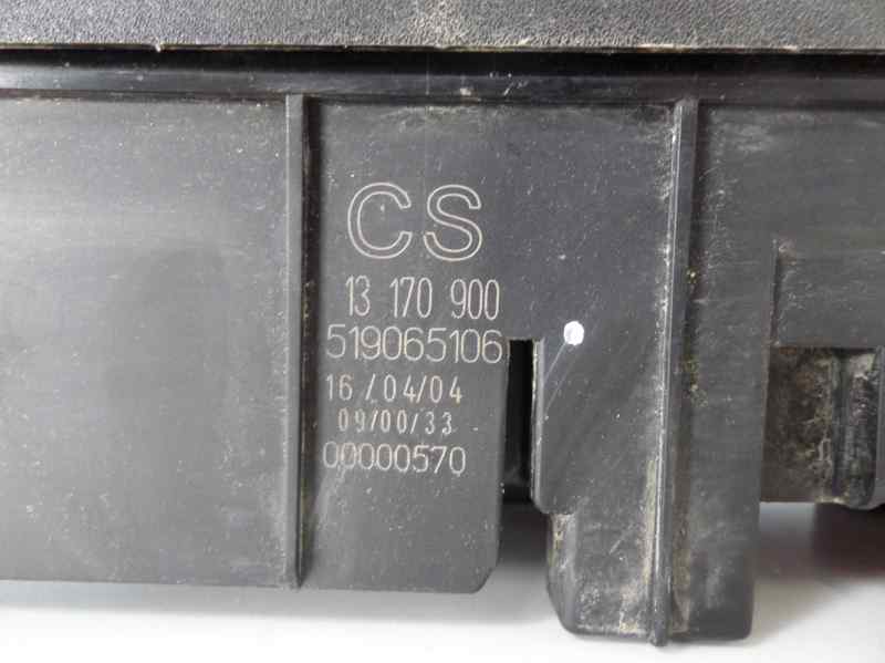 OPEL Vectra C (2002-2005) Fuse Box 13170900 18478361