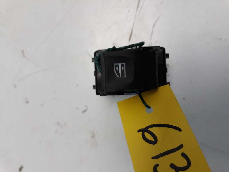 RENAULT Clio 3 generation (2005-2012) Front Right Door Window Switch 254218614R 18512640