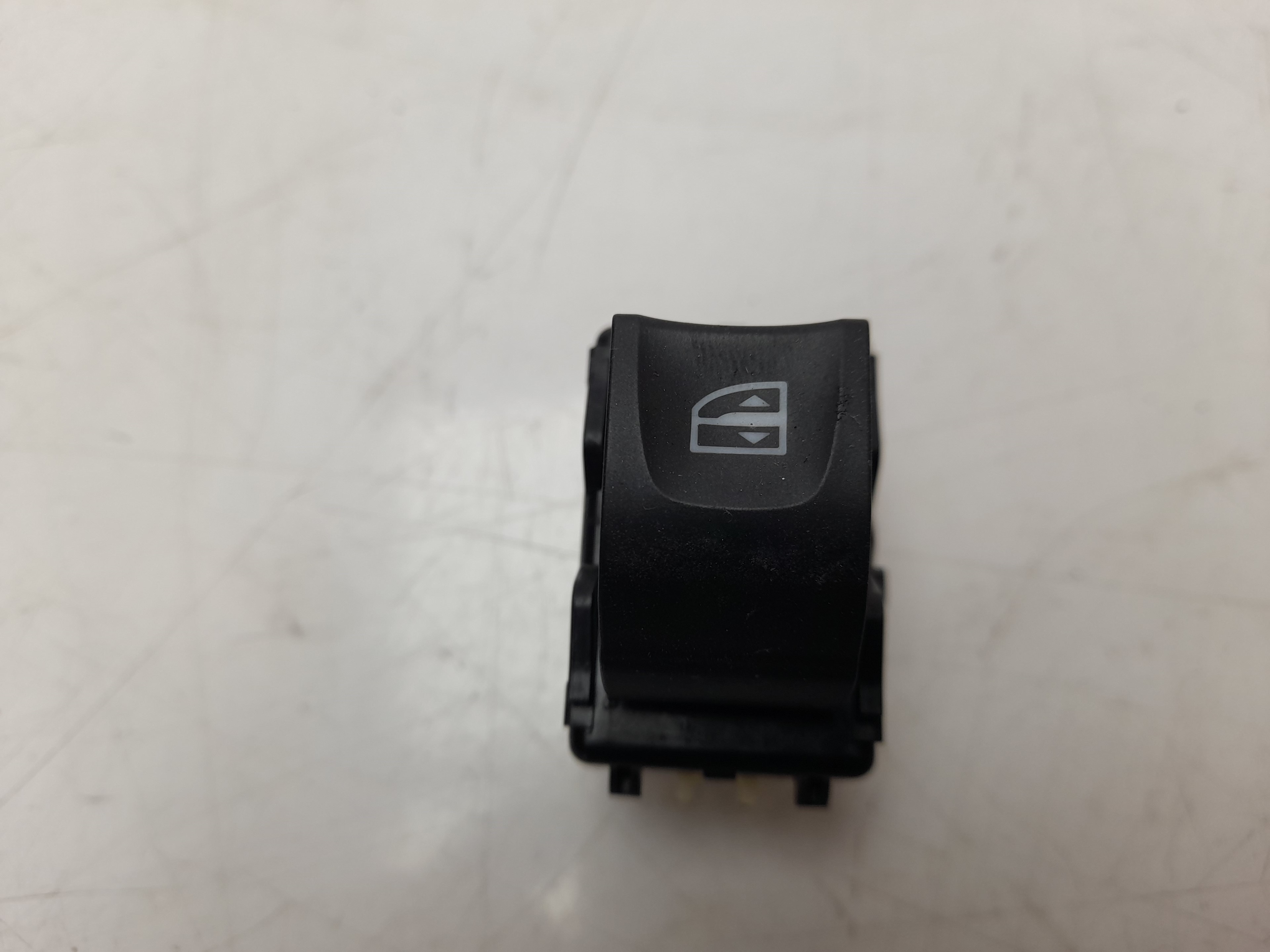 RENAULT Captur 1 generation (2013-2019) Кнопка стеклоподъемника передней правой двери 254218614R 18704929