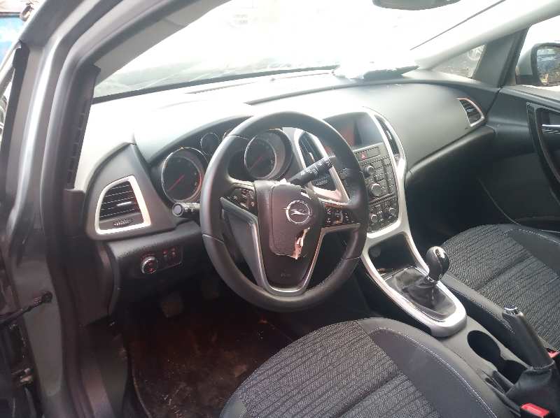 OPEL Astra J (2009-2020) Priekinė dešinė stebulė 13319483 18669904