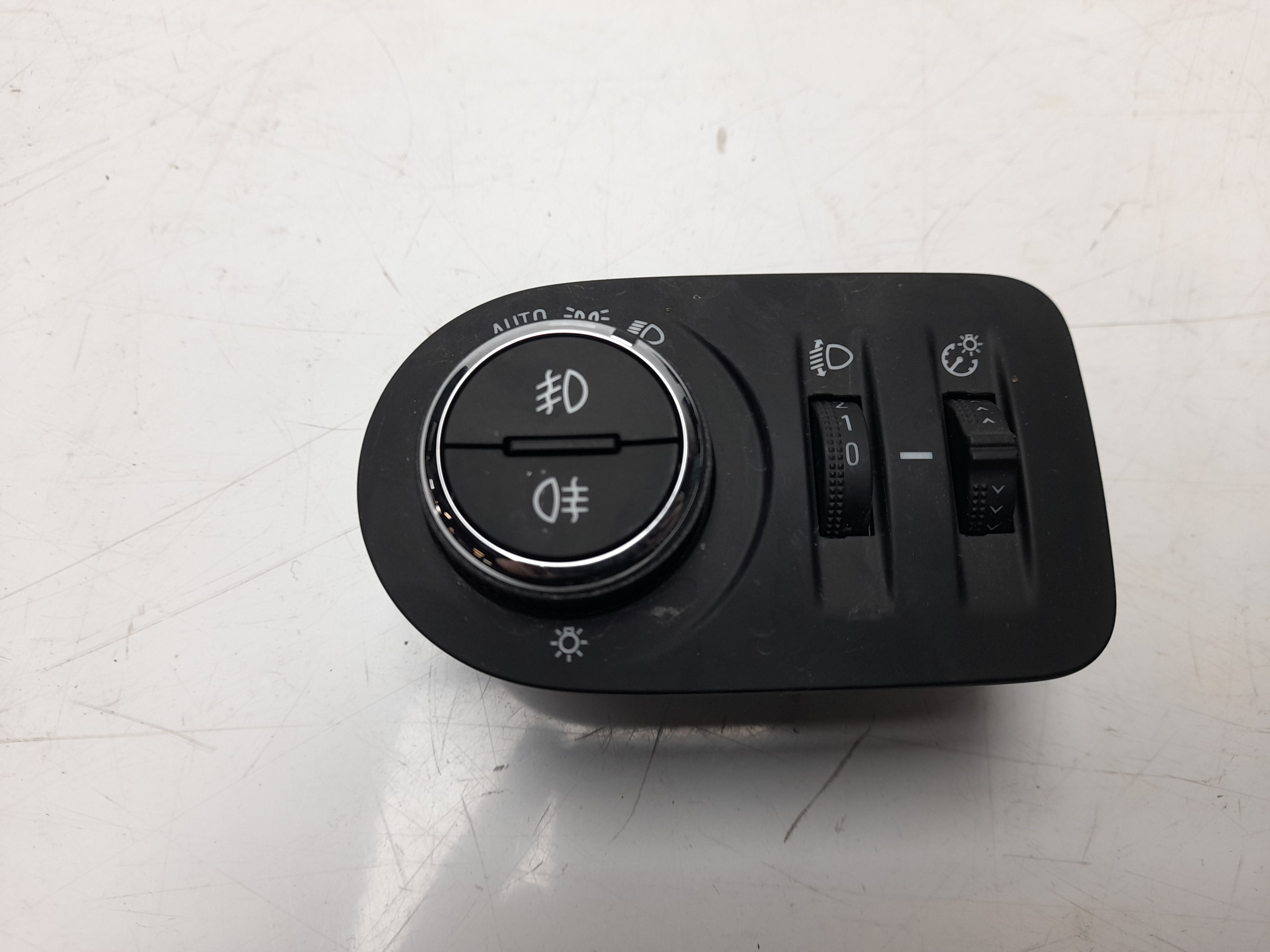 OPEL Grandland X 1 generation (2017-2023) Headlight Switch Control Unit 39085924 24028788