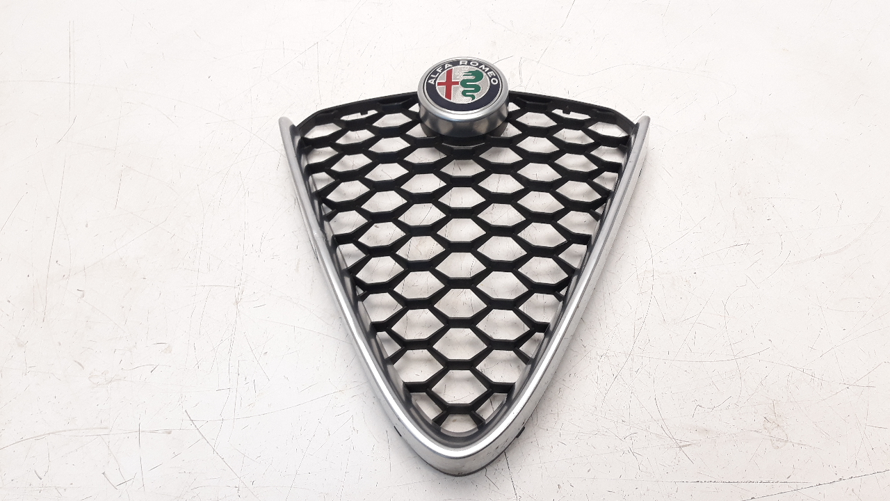 ALFA ROMEO Giulia 2 generation (2015-2024) Priekinės radiatoriaus grotelės 156110134 24058243