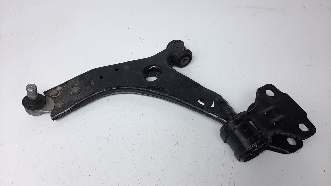 VOLVO V40 2 generation (2012-2020) Front Left Arm 31340232 20143900