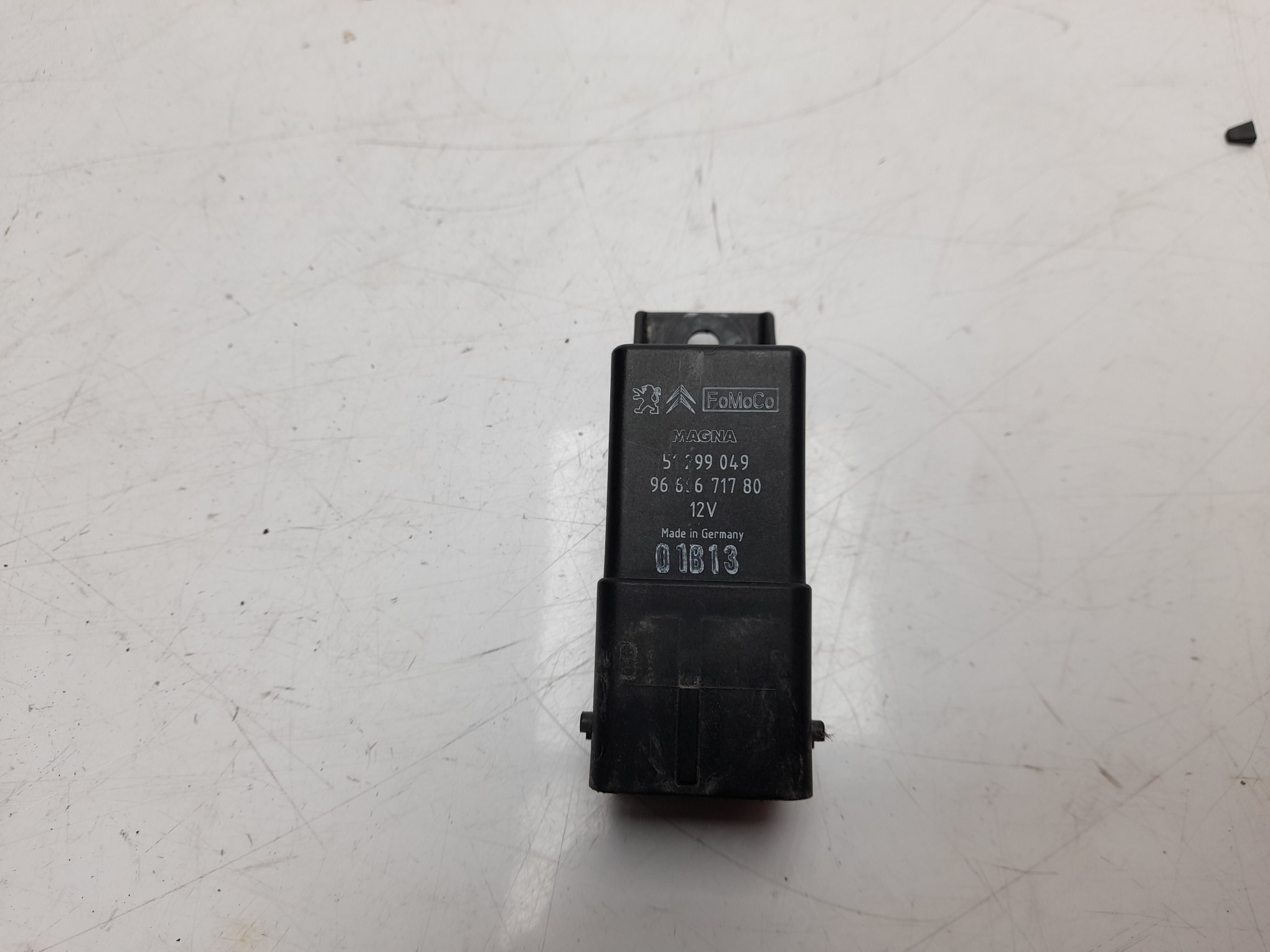 VOLVO V40 2 generation (2012-2020) Relays 9666671780 18731215