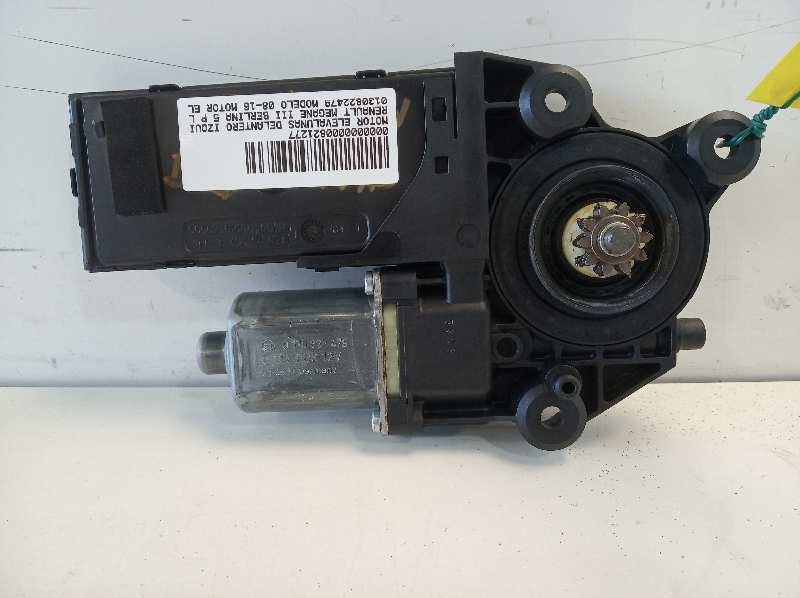 RENAULT Megane 3 generation (2008-2020) Front Left Door Window Regulator Motor 0130822479 18606269