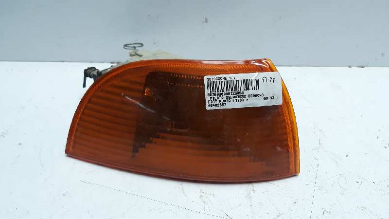 FIAT Punto 1 generation (1993-1999) Front Right Fender Turn Signal 46402657 18419606