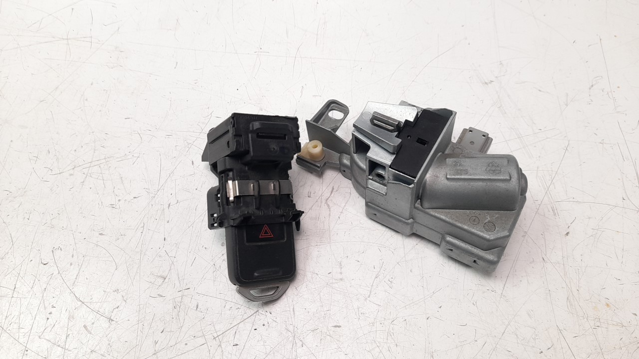 VOLVO V40 2 generation (2012-2020) Ignition Lock AH4N15607AE 18768700