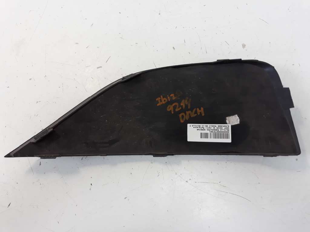 SEAT Cordoba 2 generation (1999-2009) Priekšējā bampera labā reste 6J0853666 18552789