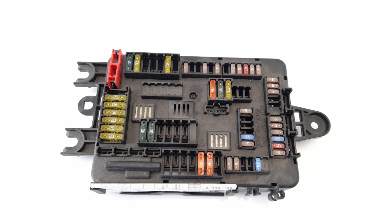 BMW 1 Series F20/F21 (2011-2020) Fuse Box 926111102 18641811