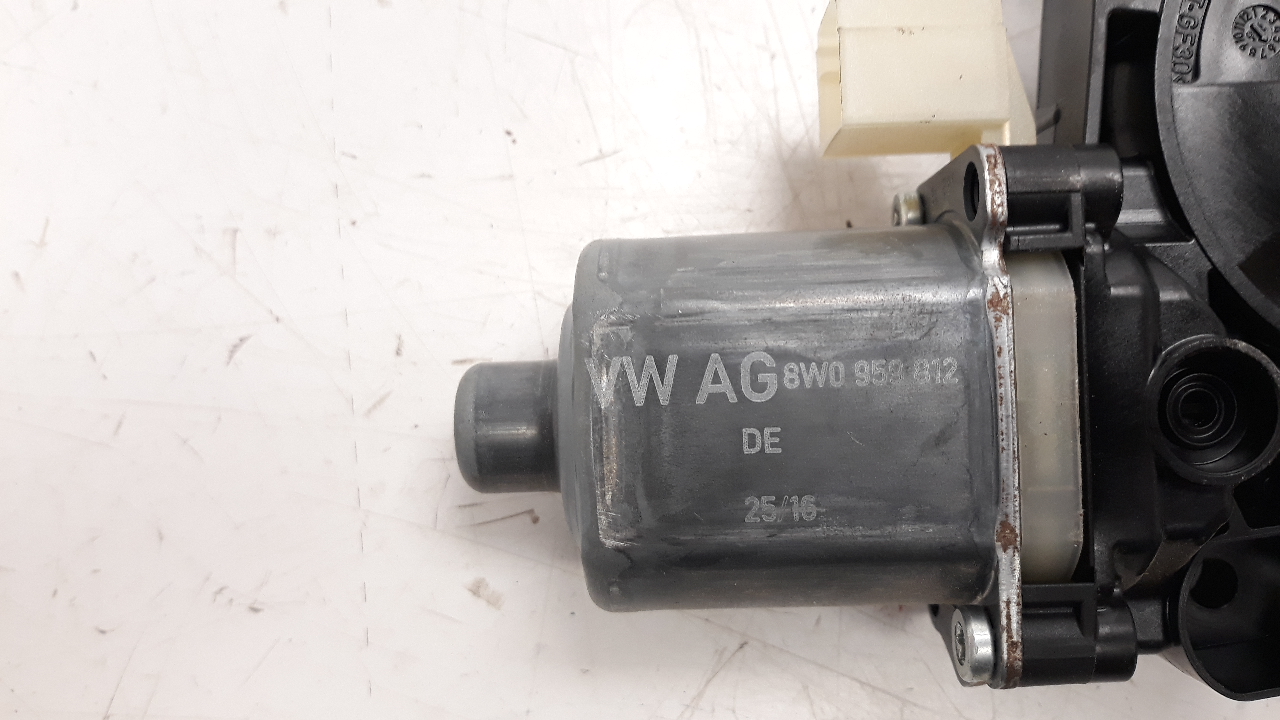 AUDI A4 B9/8W (2015-2024) Moteur de commande de vitre de porte arrière droite 8W0959812 25343430