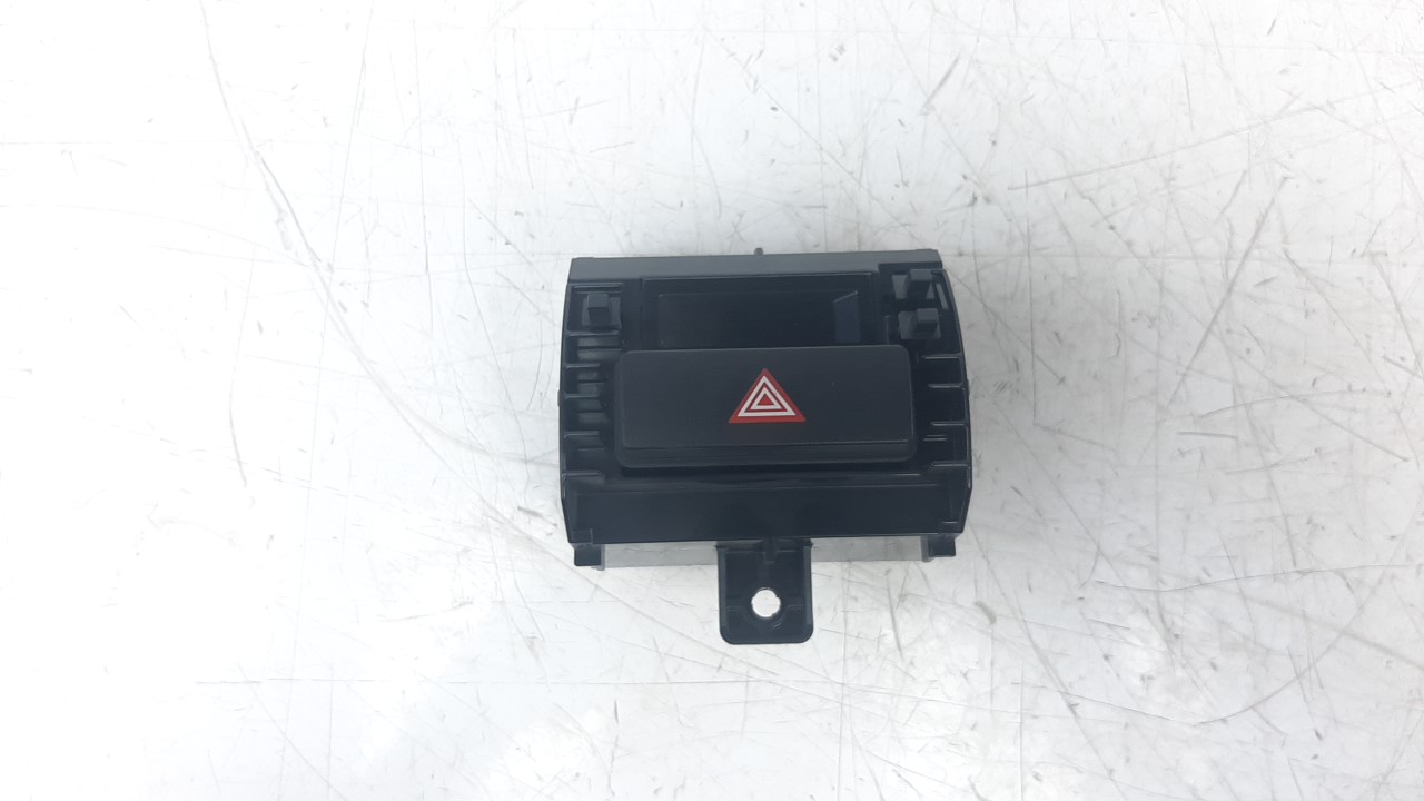 TOYOTA Hilux 7 generation (2005-2015) Bouton de danger 839100K180 24067680