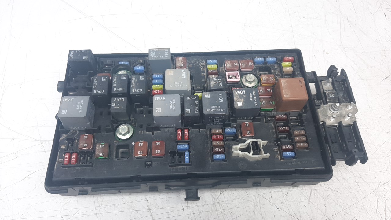 OPEL Insignia A (2008-2016) Fuse Box 13255300 21015809