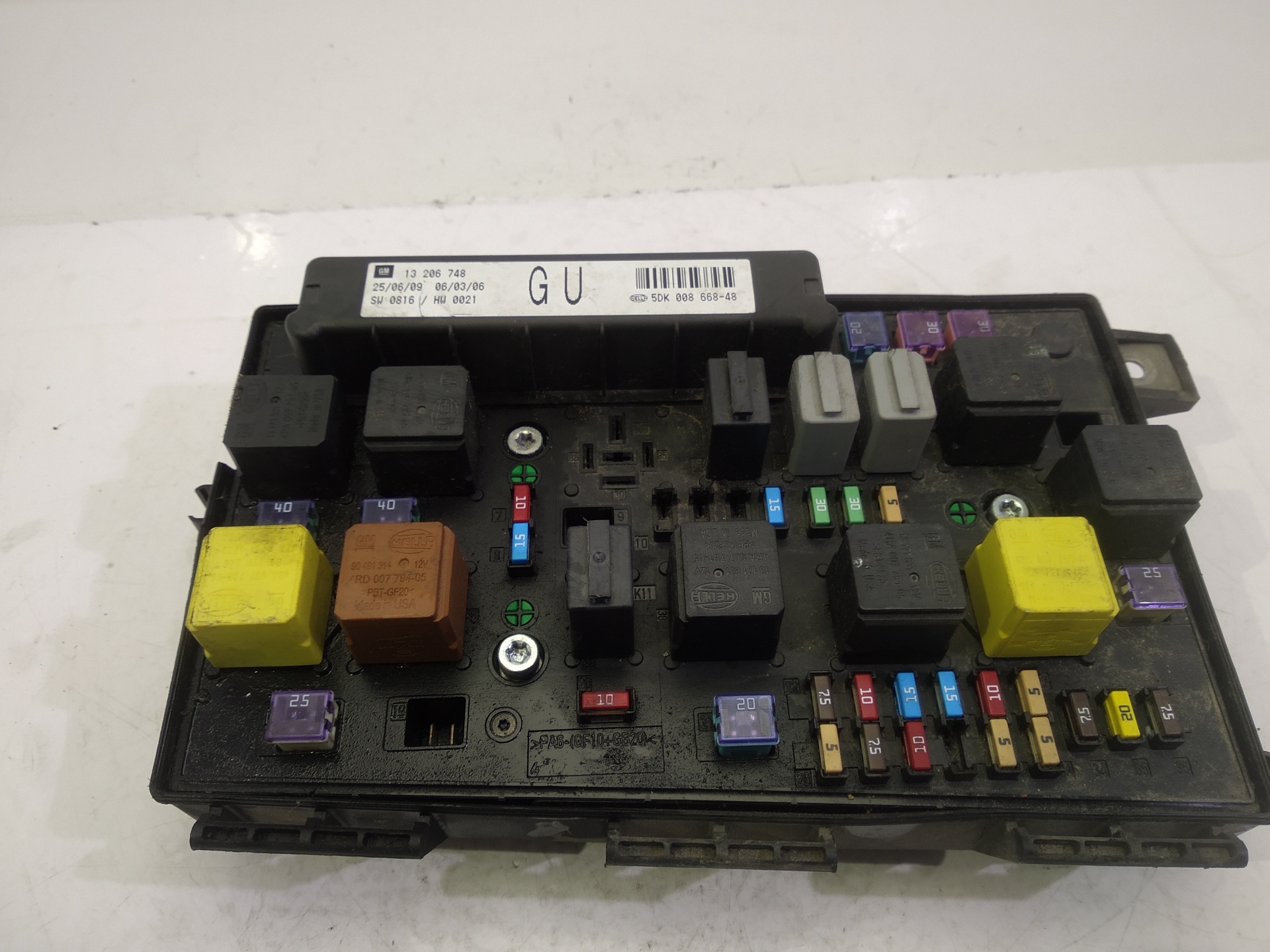 OPEL Astra J (2009-2020) Fuse Box 13206748 25304544