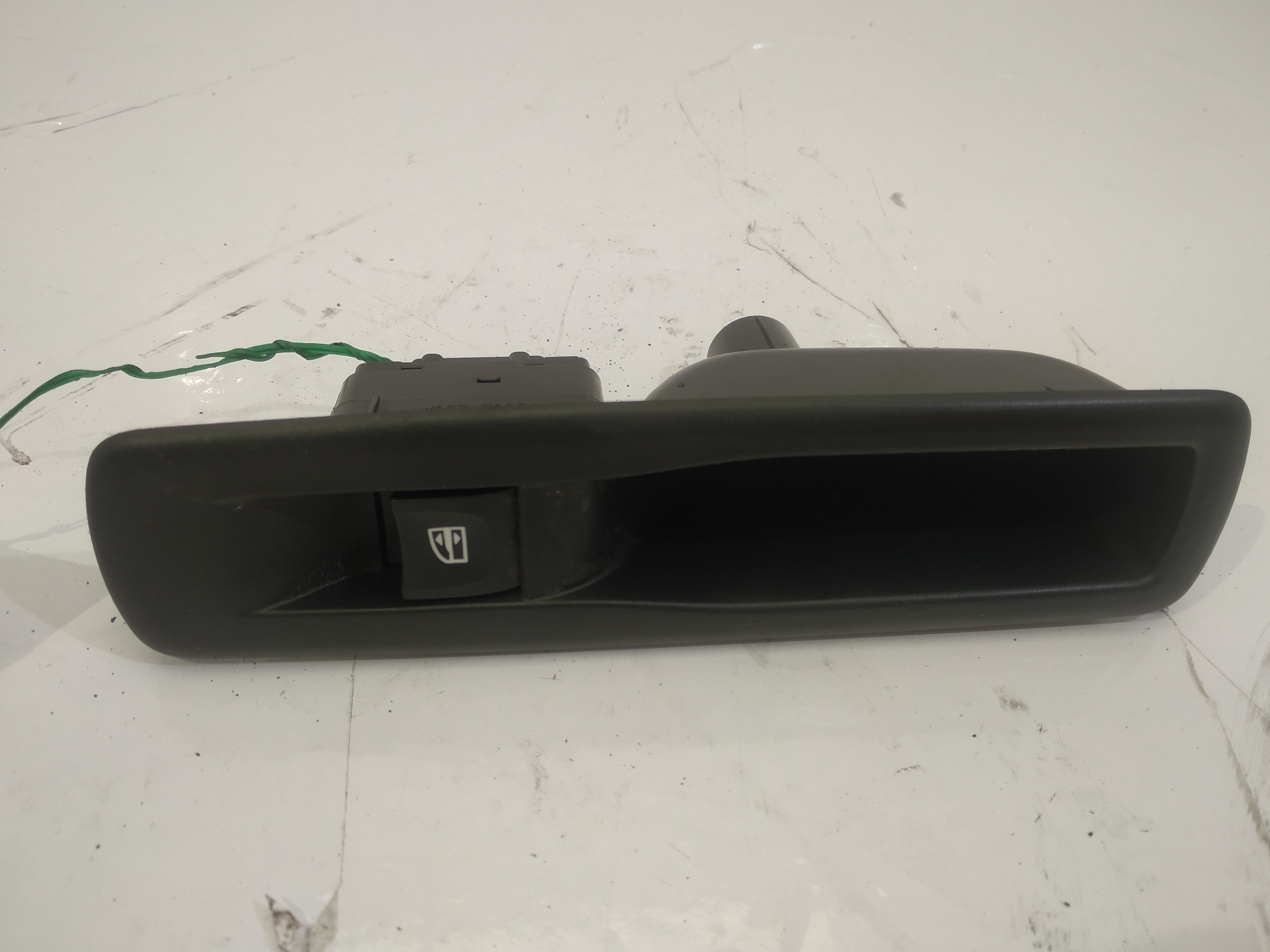 RENAULT Rear Right Door Window Control Switch 829500004R 25790767