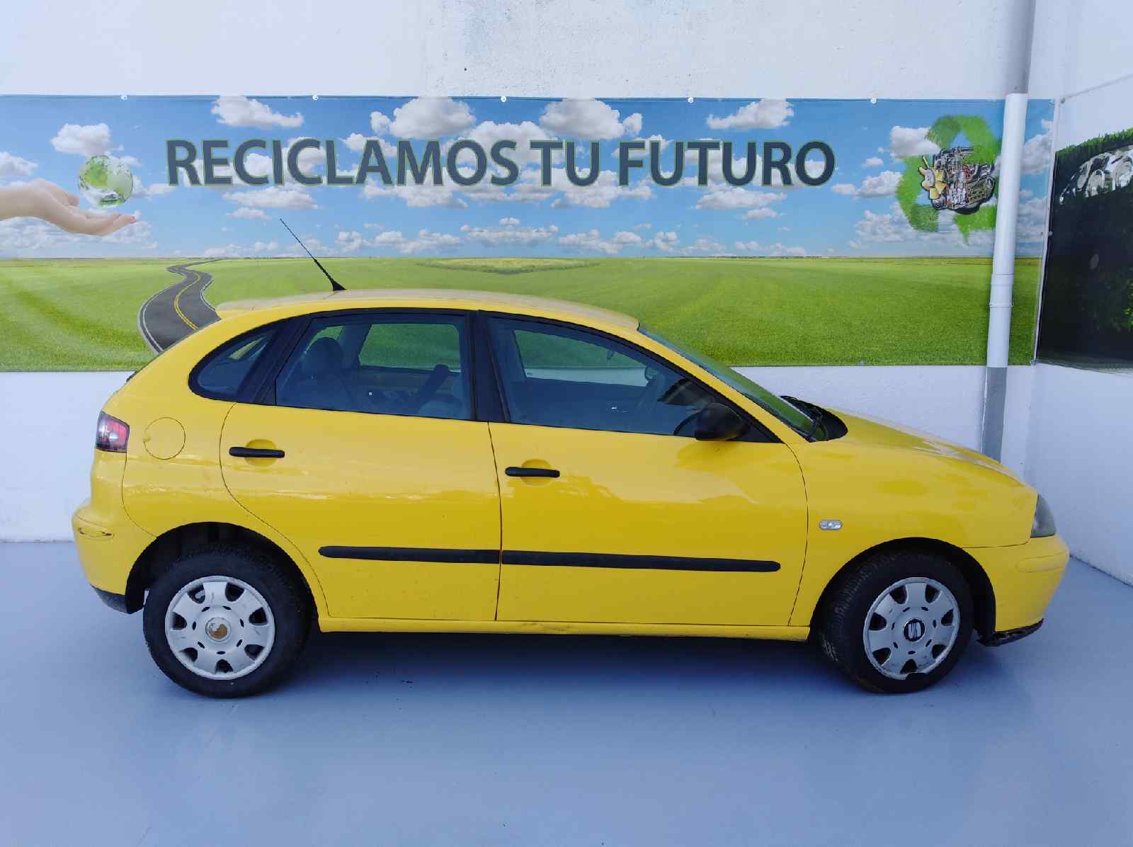 SEAT Ibiza 3 generation (2002-2008) Priekinių dešinių durų stiklo pakelėjas 6L4837752DJ, 6L4837752DJ 24664417