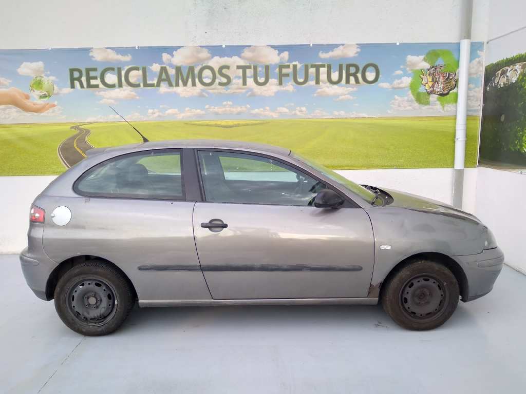 SEAT Cordoba 2 generation (1999-2009) Priekinių dešinių durų stiklo pakelėjas 6L3837752AD, 6L3837752AD 19264433